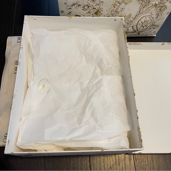 Dior shopping box box holiday gift box limited white gold with tissue and ribbon - Picture 6 of 11